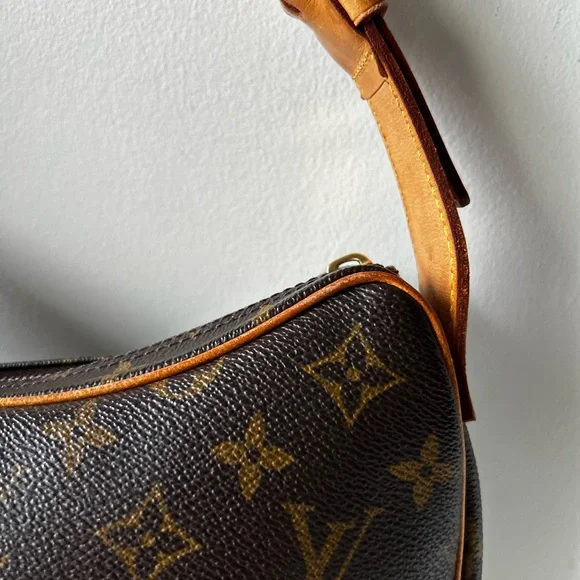 Louis Vuitton Croissant MM - Picture 13 of 17